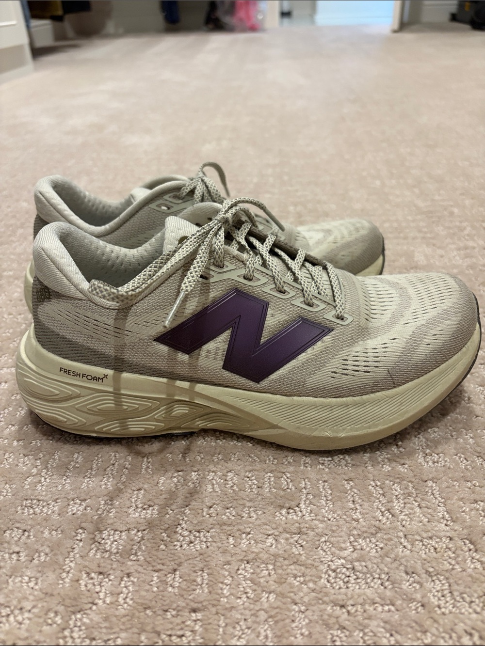 New Balance 880 tennis shoes